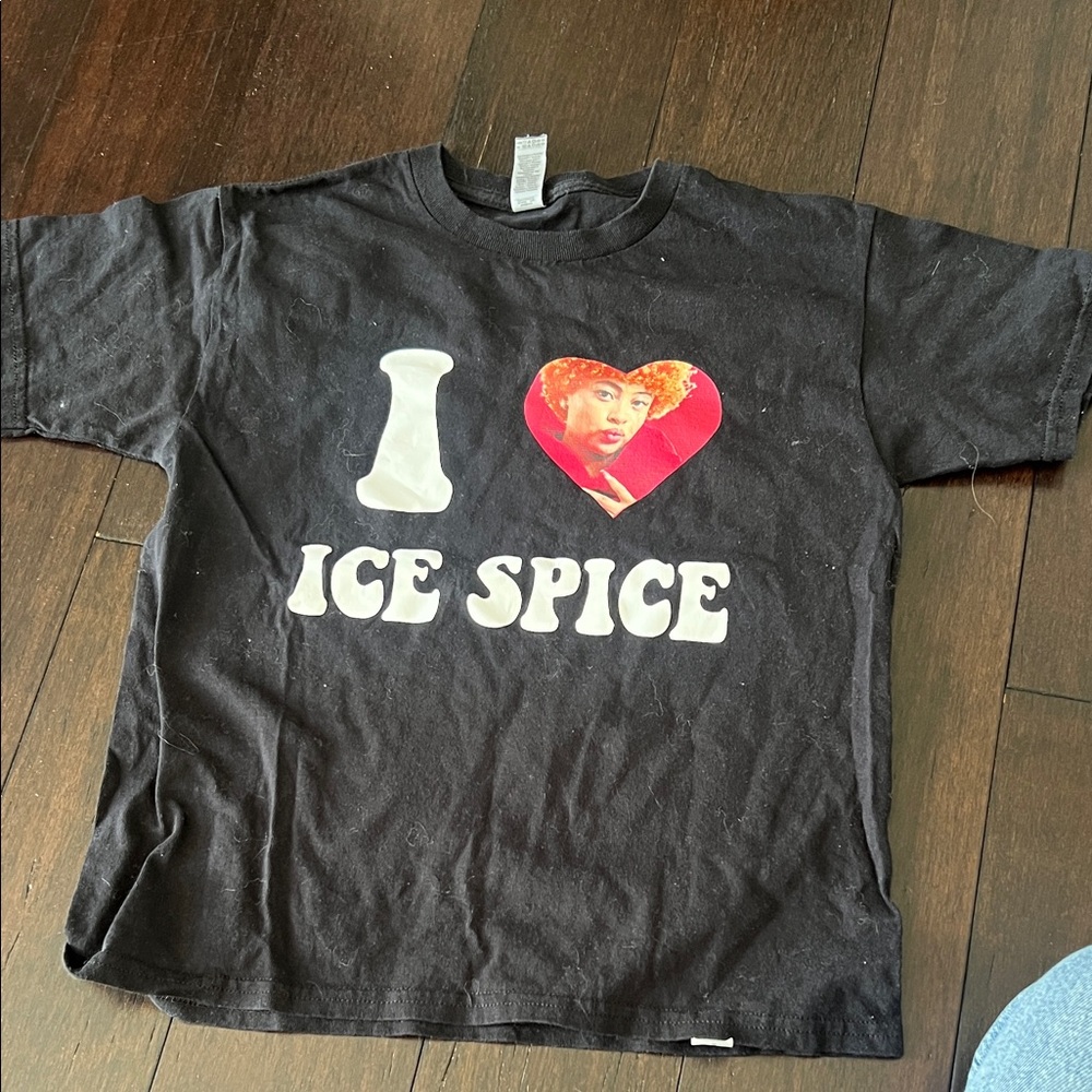 Gildan Black Kids Tee with Heart Graphic